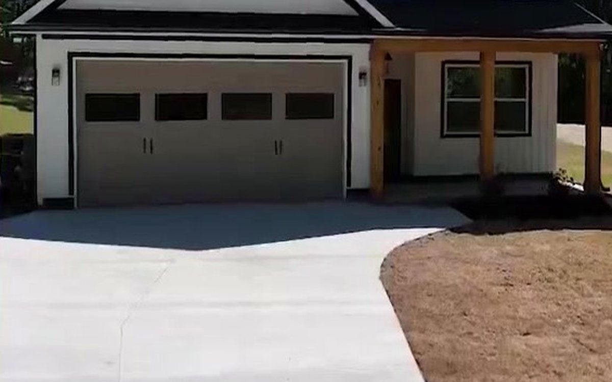 Casa terminada en una calle residencial de Carolina del Sur